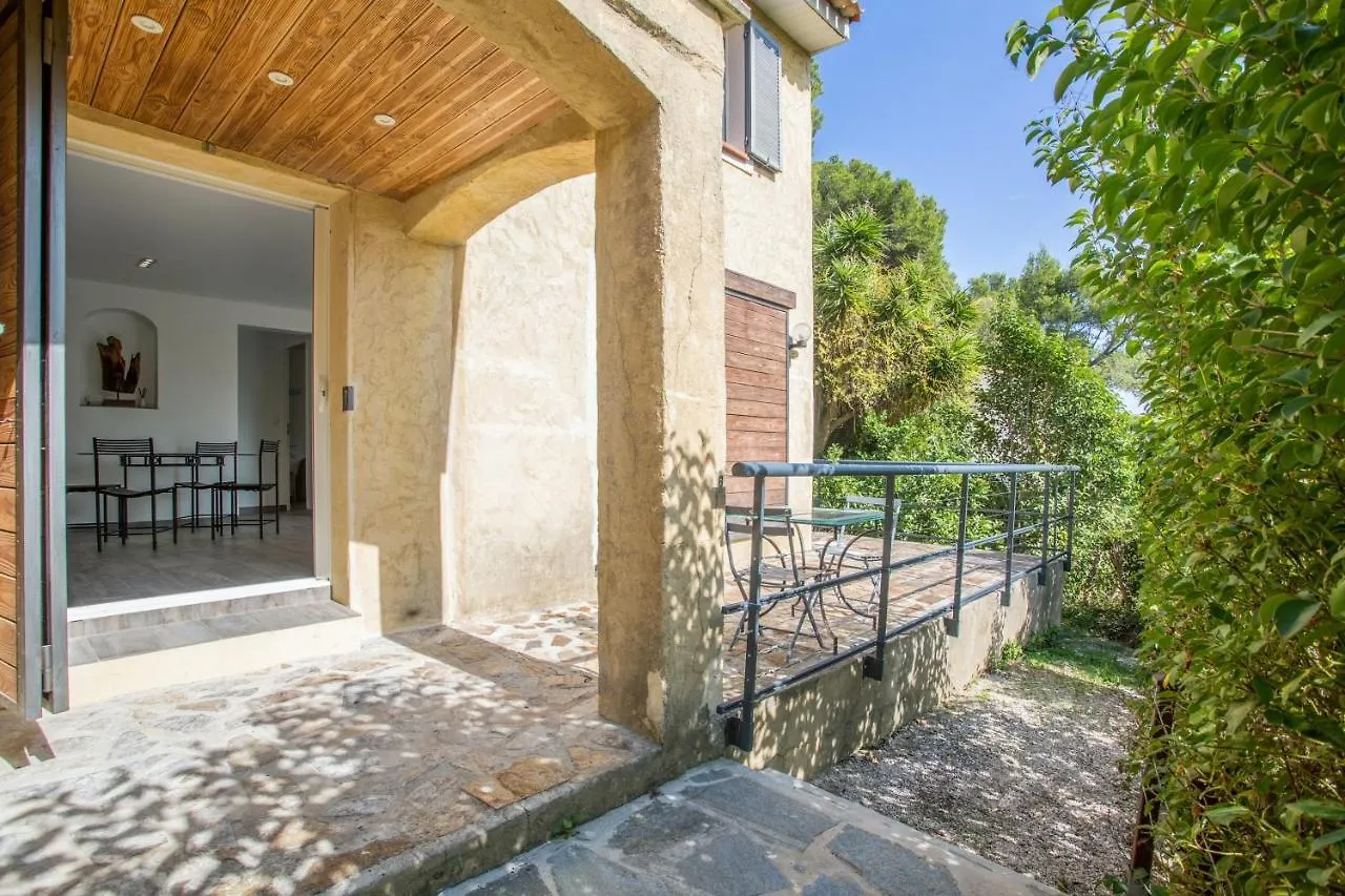 Appartement Confortable: Hyères Retreat with Private Pool France