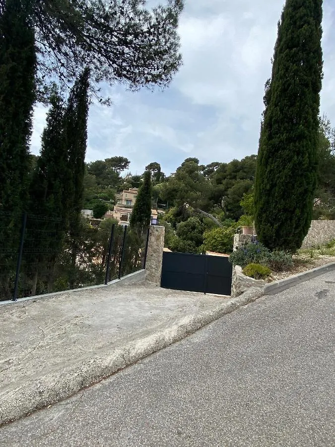 Apartment Appartement Confortable: Hyères Retreat with Private Pool France
