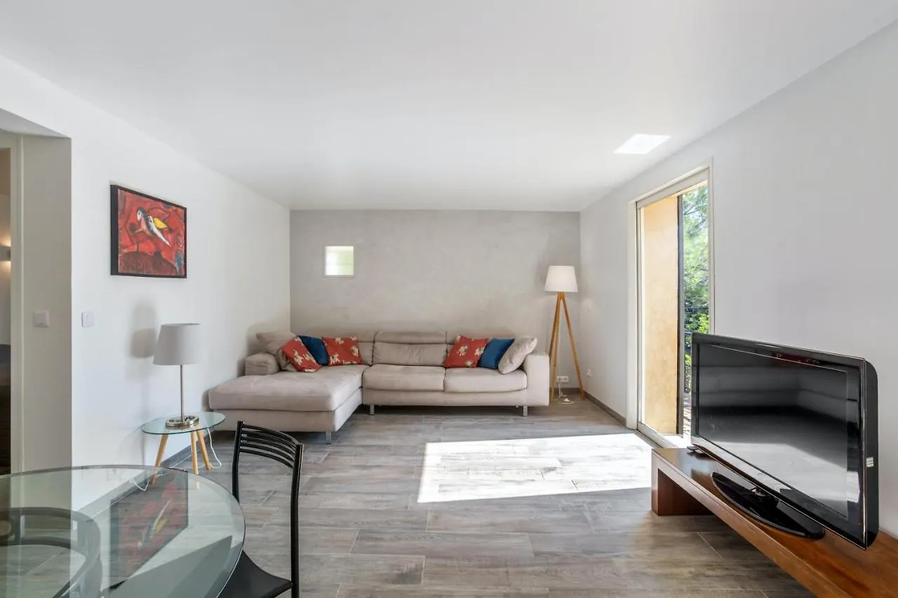 Appartement Confortable: Hyères Retreat with Private Pool 0*, Hyeres France